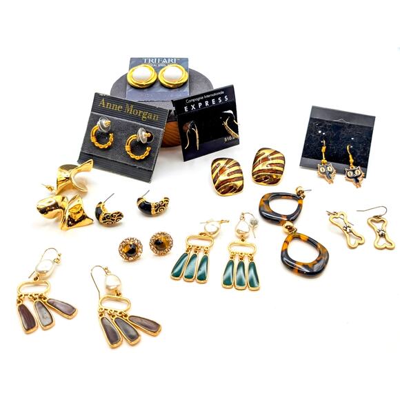 Lot of Twelve Pair Gold Tone Earrings Some NWT - Picture 2 of 9